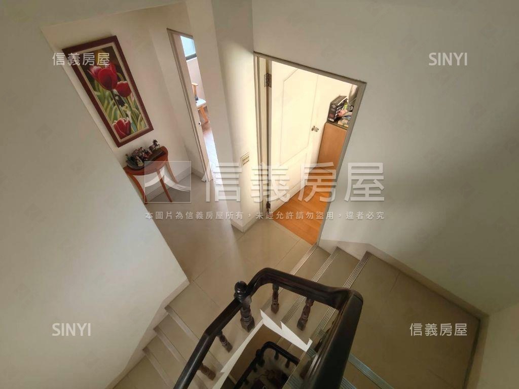 近未來體育園區挑高美墅房屋室內格局與周邊環境