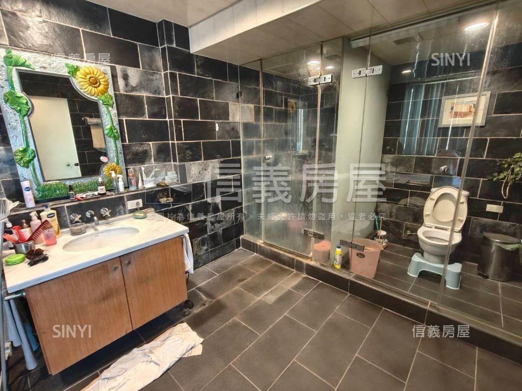 近未來體育園區挑高美墅房屋室內格局與周邊環境