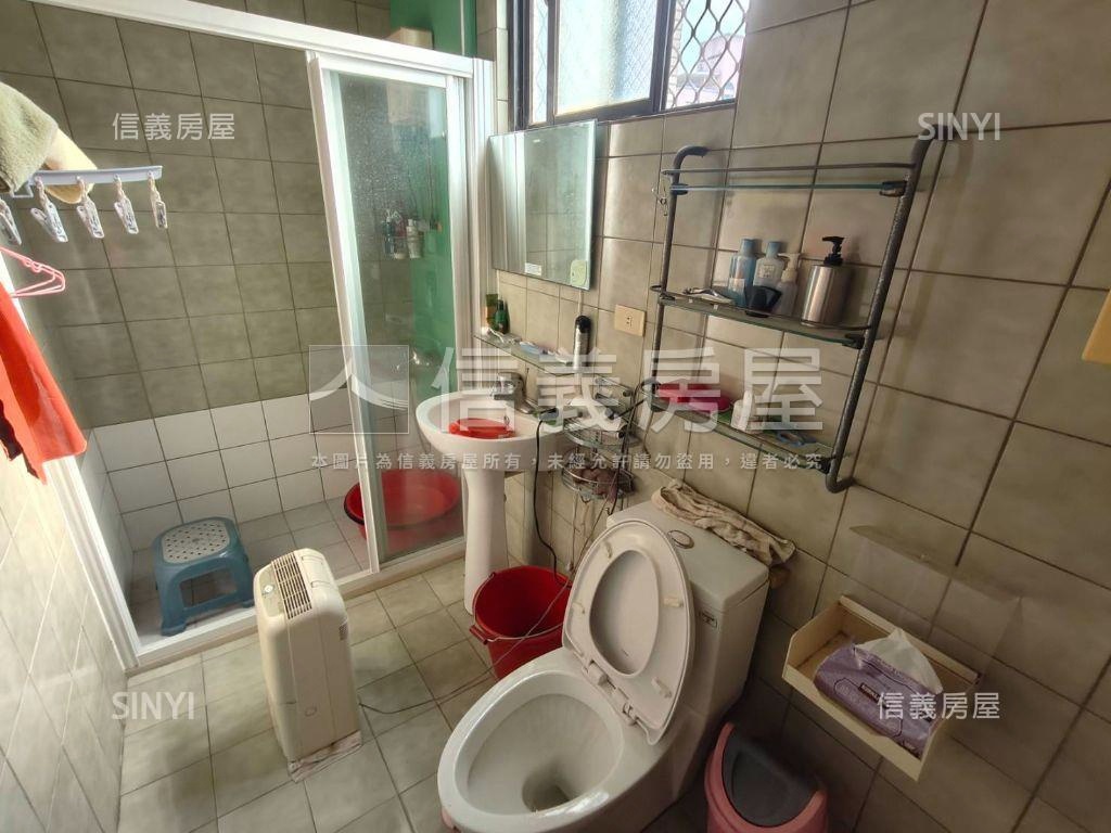 近未來體育園區挑高美墅房屋室內格局與周邊環境