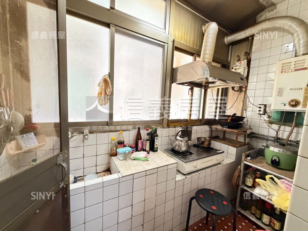 近大巨蛋採光邊間三樓房屋室內格局與周邊環境