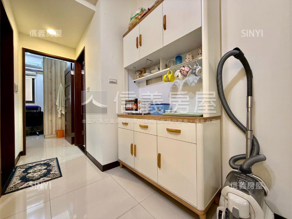 新店優質電梯三房車位房屋室內格局與周邊環境