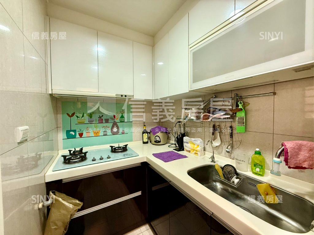 新店優質電梯三房車位房屋室內格局與周邊環境