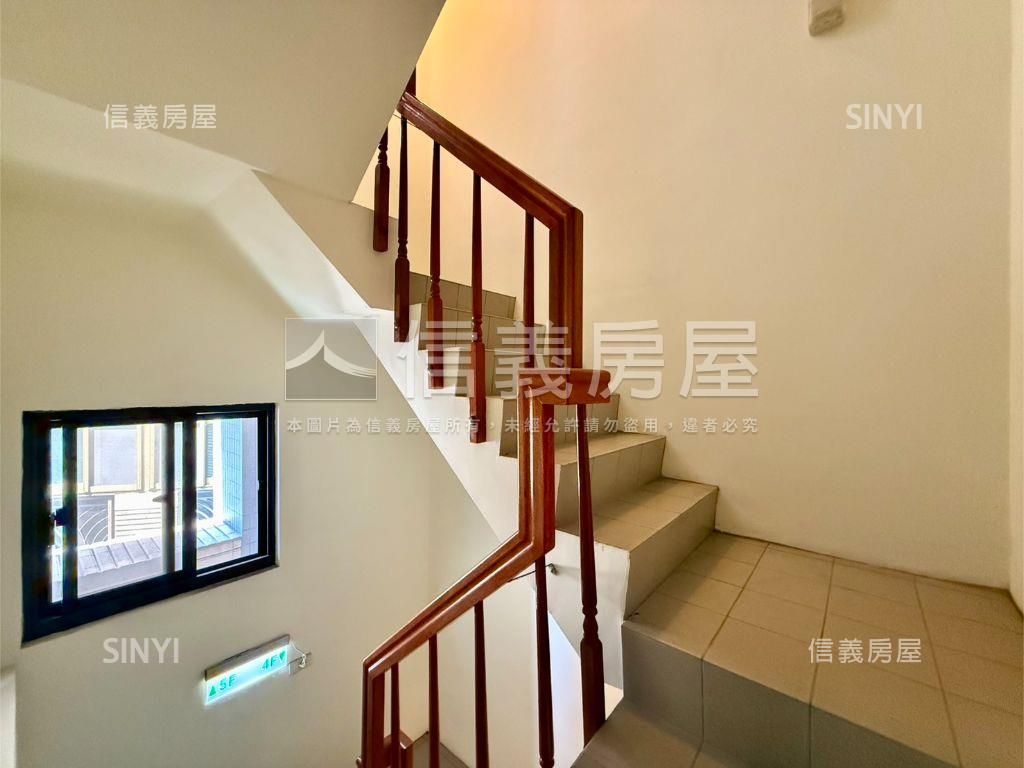 新店優質電梯三房車位房屋室內格局與周邊環境