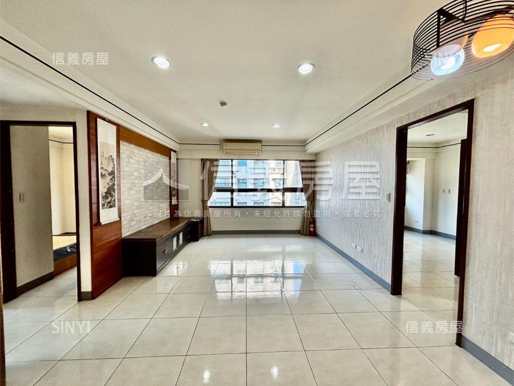 星巴克隔壁三房Ｂ１平車房屋室內格局與周邊環境