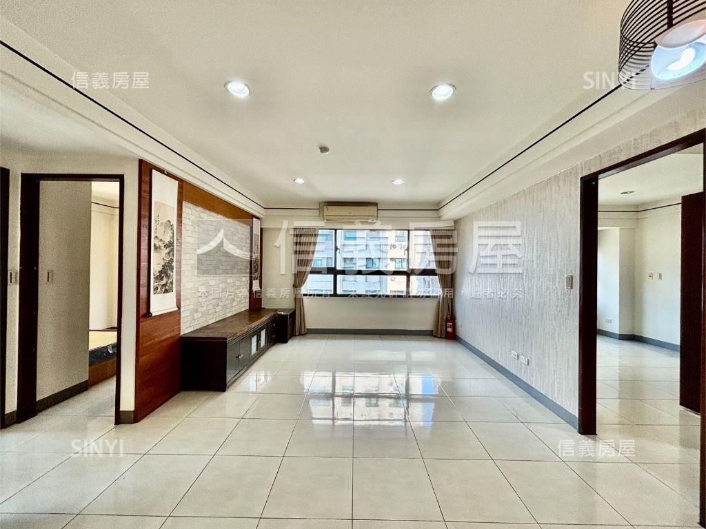 星巴克隔壁三房Ｂ１平車房屋室內格局與周邊環境