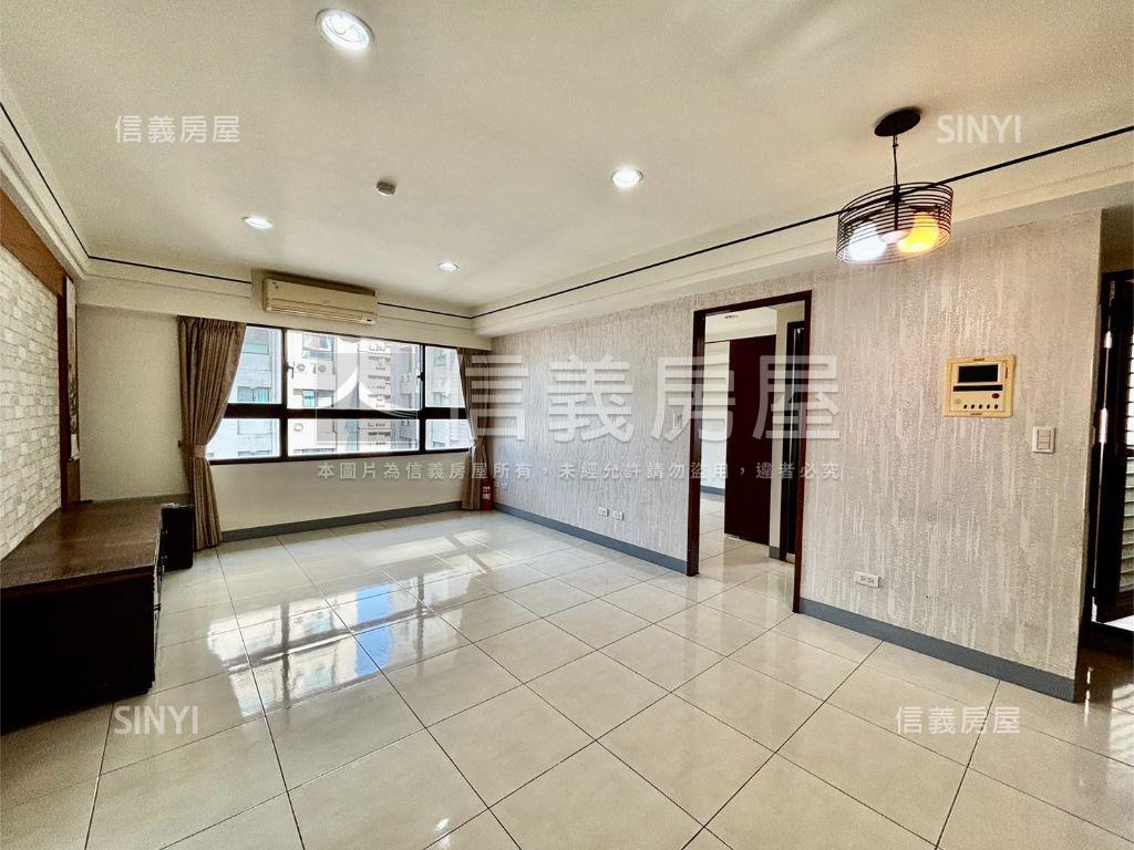 星巴克隔壁三房Ｂ１平車房屋室內格局與周邊環境