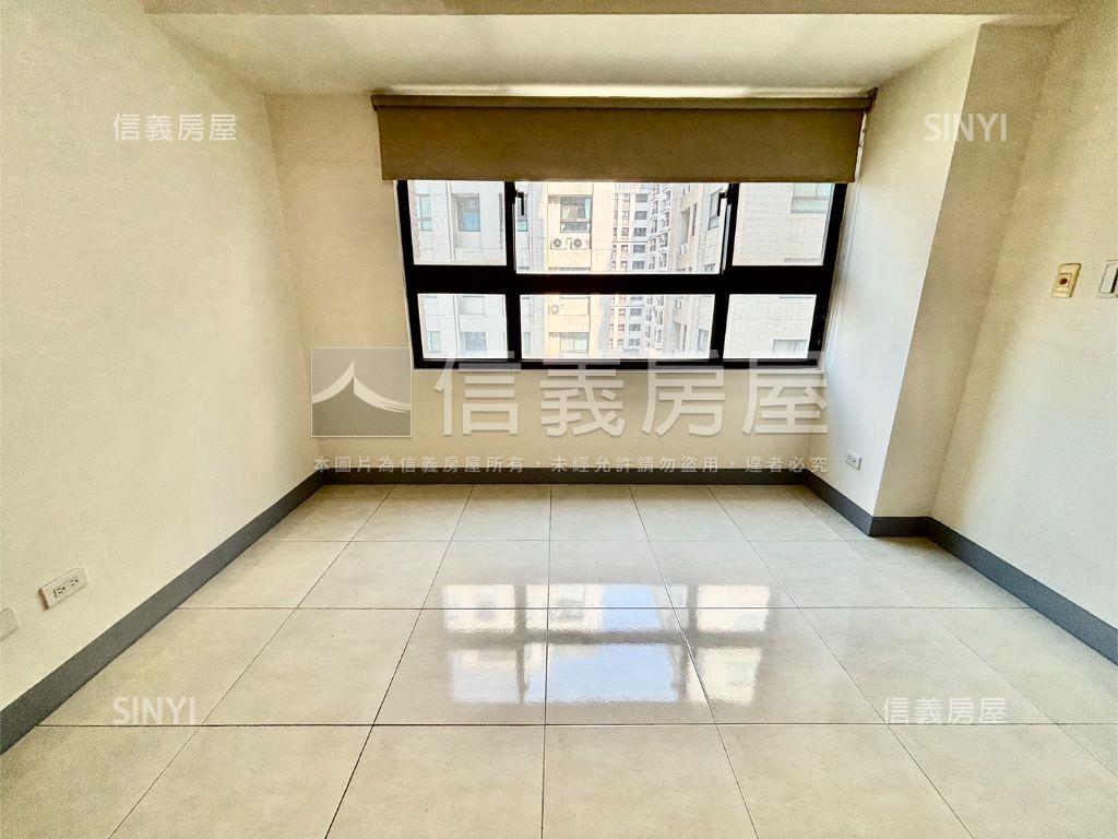 星巴克隔壁三房Ｂ１平車房屋室內格局與周邊環境