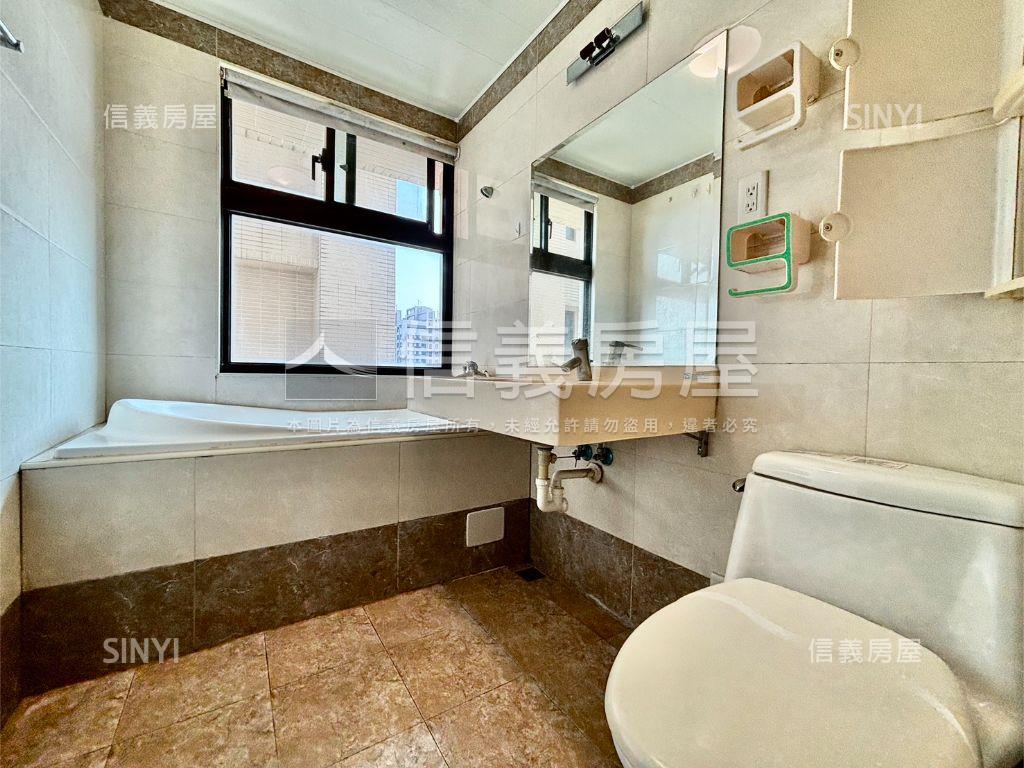 星巴克隔壁三房Ｂ１平車房屋室內格局與周邊環境