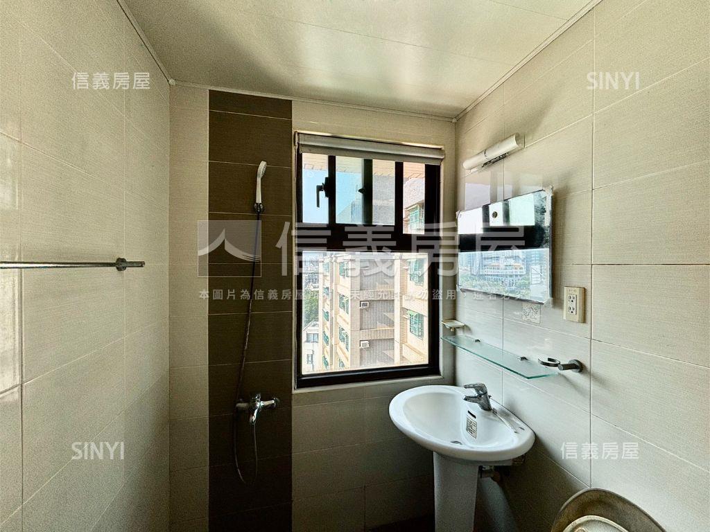 星巴克隔壁三房Ｂ１平車房屋室內格局與周邊環境