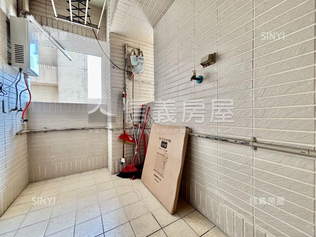 星巴克隔壁三房Ｂ１平車房屋室內格局與周邊環境