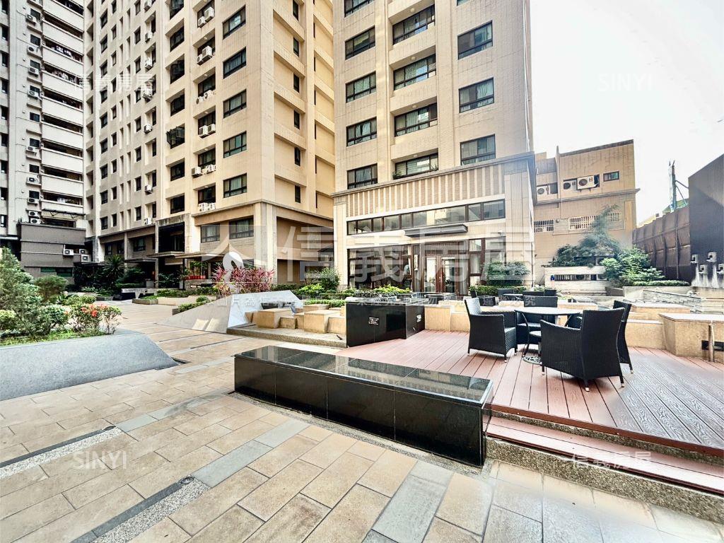 星巴克隔壁三房Ｂ１平車房屋室內格局與周邊環境