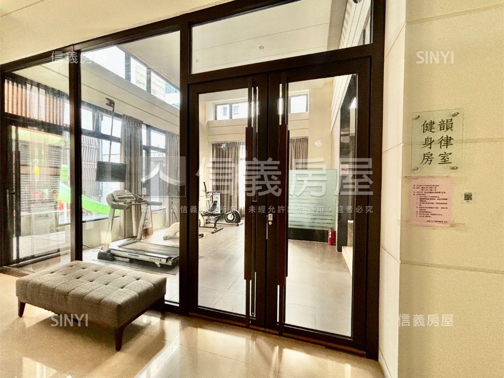 星巴克隔壁三房Ｂ１平車房屋室內格局與周邊環境