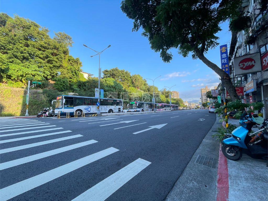 羅斯福路邊間首購雅築房屋室內格局與周邊環境