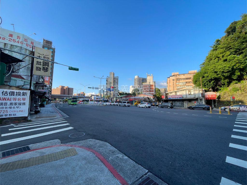 羅斯福路邊間首購雅築房屋室內格局與周邊環境