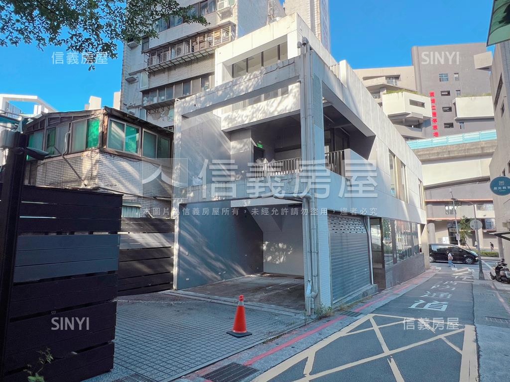 獨立地號捷運金店面房屋室內格局與周邊環境