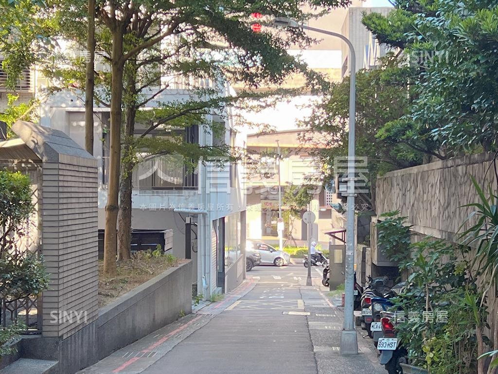 獨立地號捷運金店面房屋室內格局與周邊環境