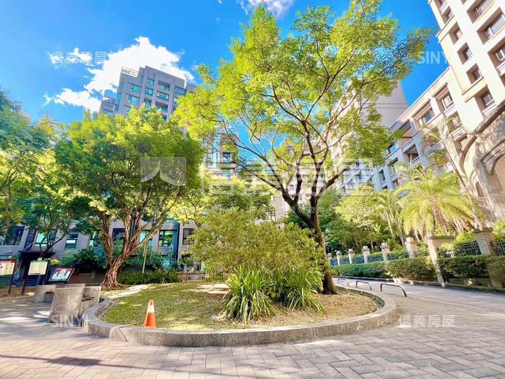 獨立地號捷運金店面房屋室內格局與周邊環境