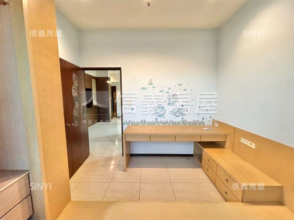 捷運純品高樓景觀３房平車房屋室內格局與周邊環境