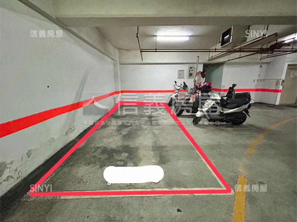 捷運純品高樓景觀３房平車房屋室內格局與周邊環境