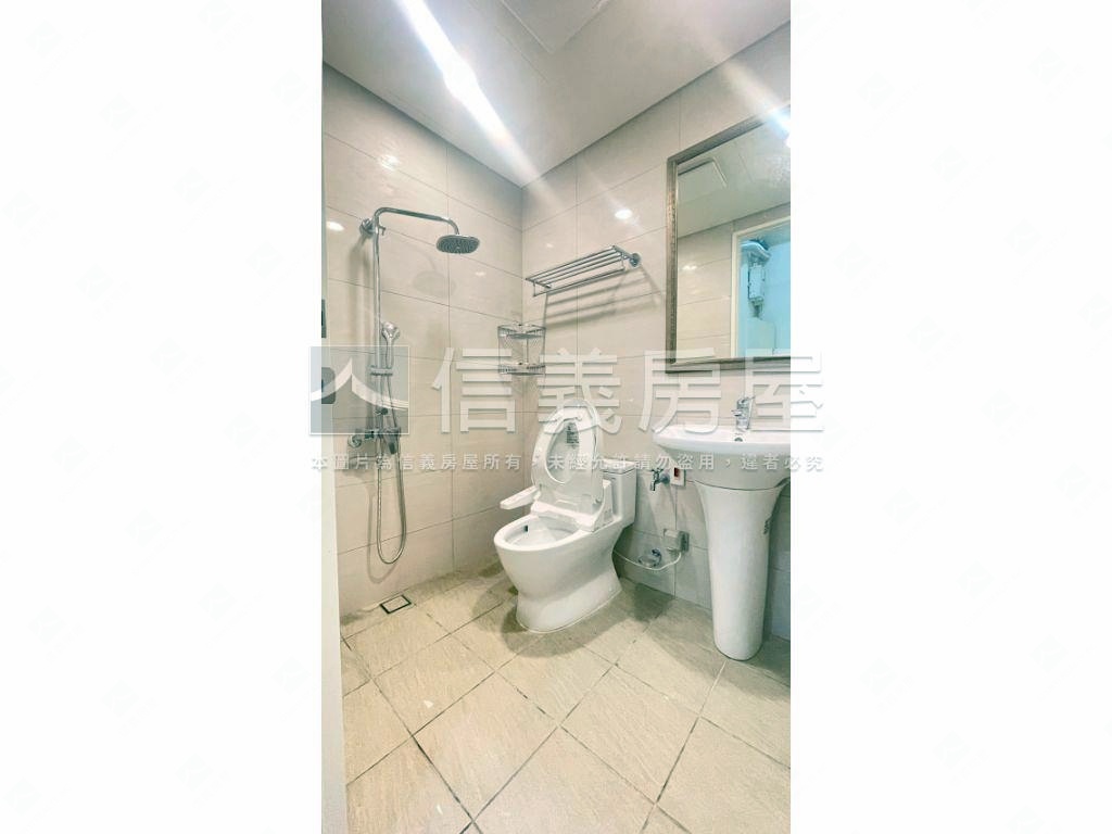 冠德羅斯福邊間角窗店面房屋室內格局與周邊環境