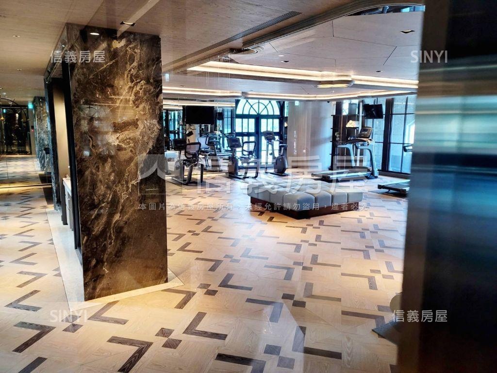 冠德羅斯福邊間角窗店面房屋室內格局與周邊環境