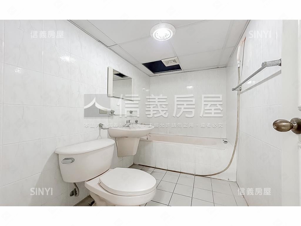 近文心路魅力金店面房屋室內格局與周邊環境