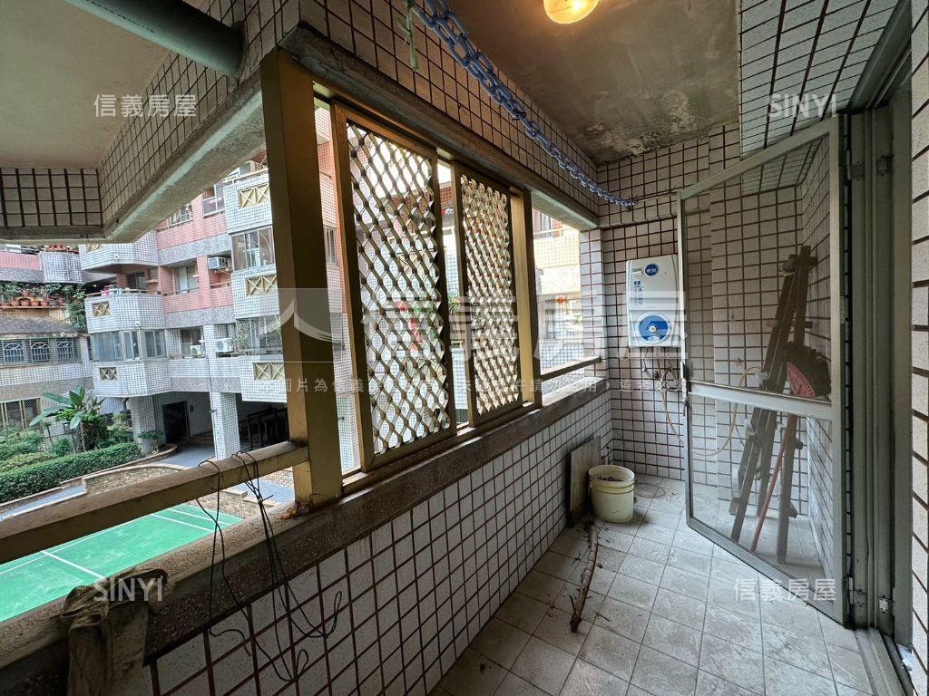 近文心路魅力金店面房屋室內格局與周邊環境