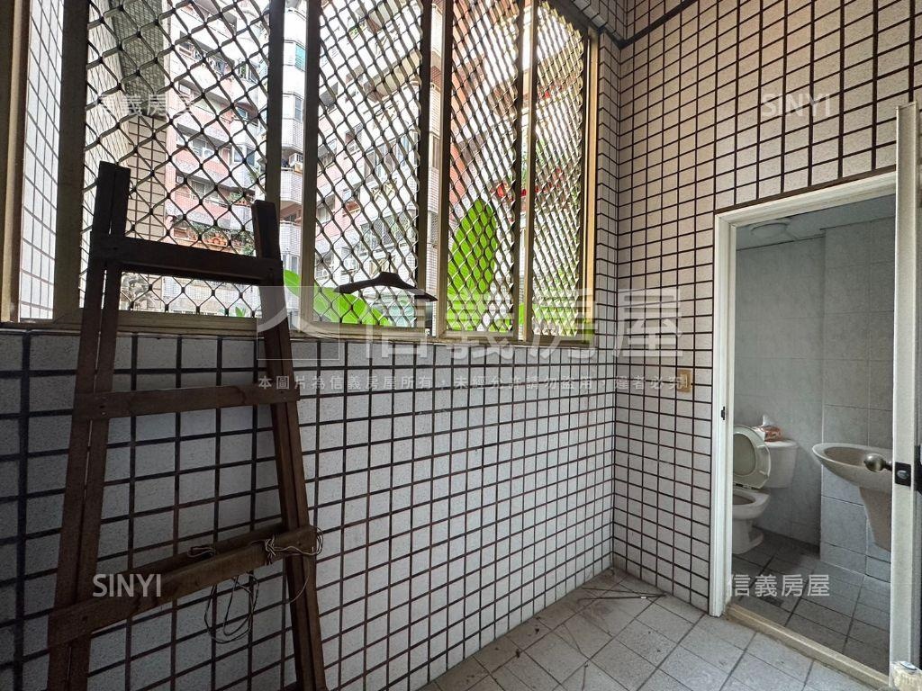 近文心路魅力金店面房屋室內格局與周邊環境
