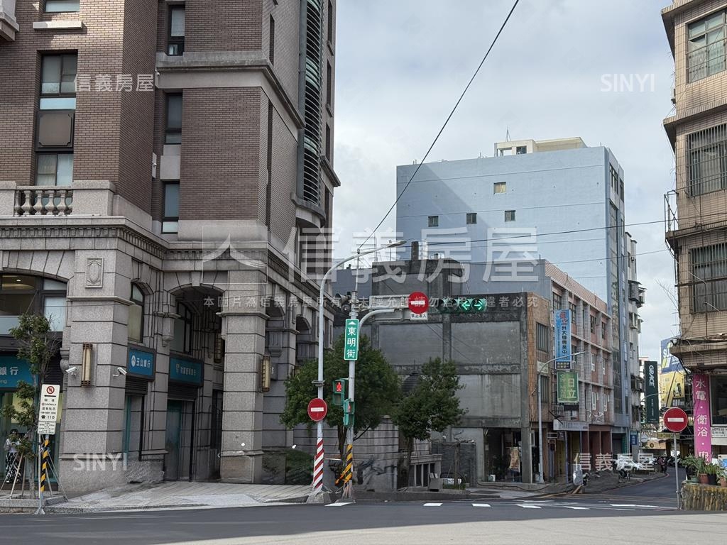 信義國小大面寬收租１６房房屋室內格局與周邊環境