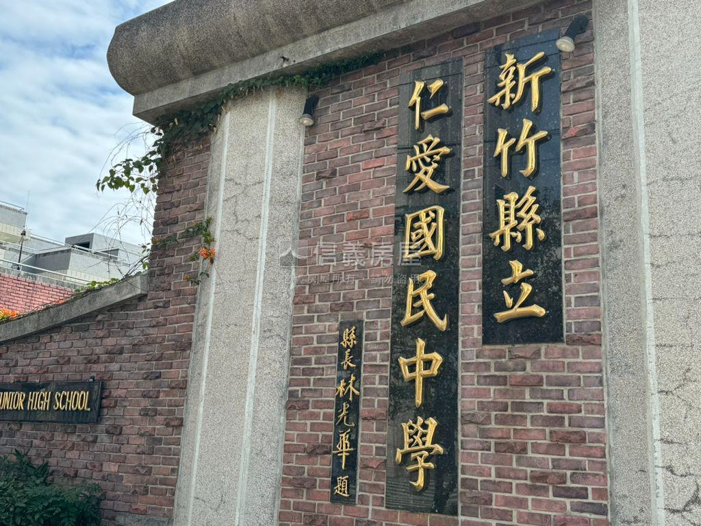 公園臨路超值裝潢美透天房屋室內格局與周邊環境