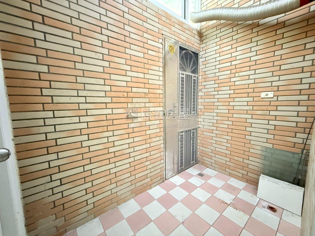 專．公園街正街美透天房屋室內格局與周邊環境
