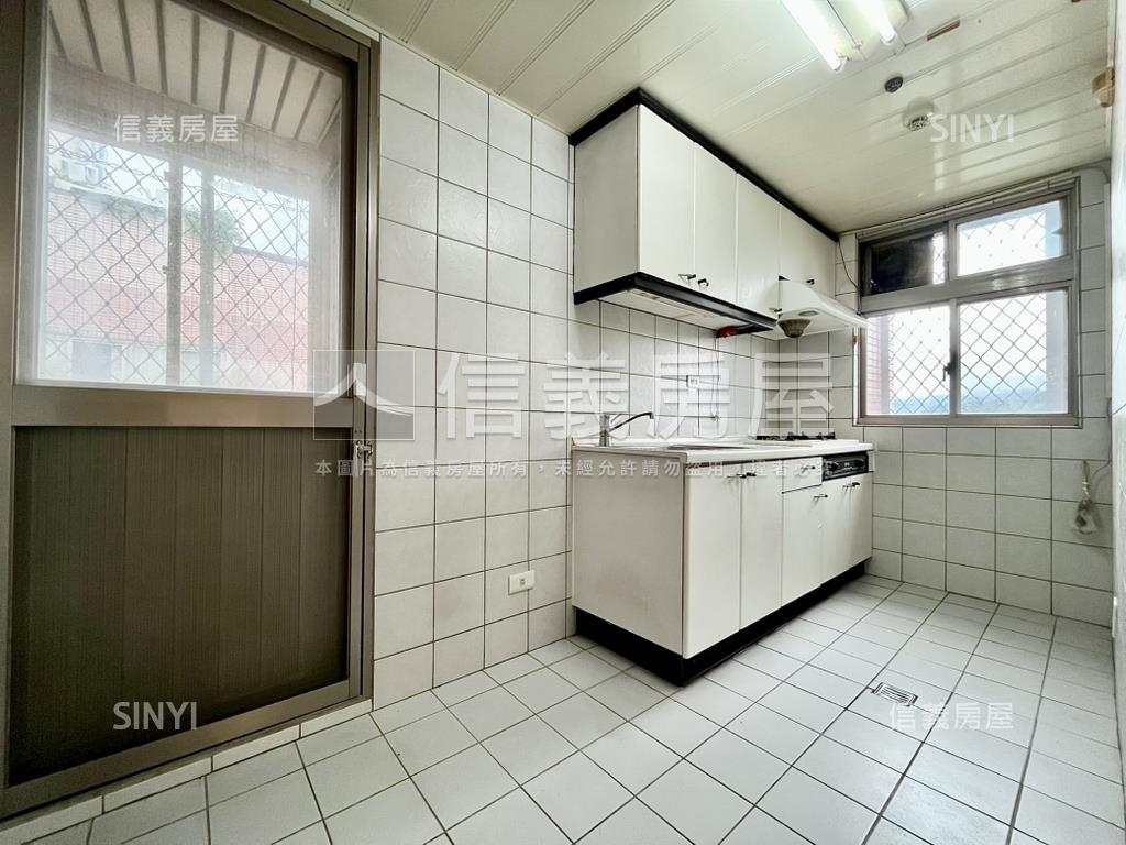 高樓景觀兩房車位房屋室內格局與周邊環境