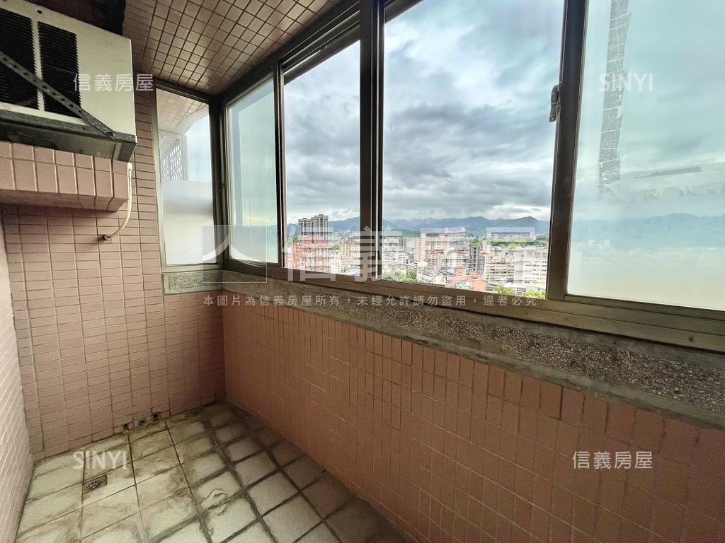 高樓景觀兩房車位房屋室內格局與周邊環境