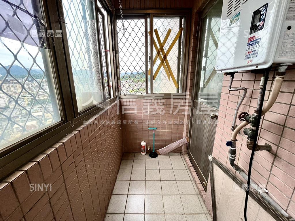 高樓景觀兩房車位房屋室內格局與周邊環境