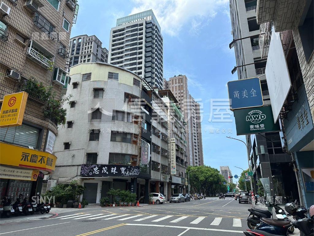 散步文化中心醒目店面房屋室內格局與周邊環境