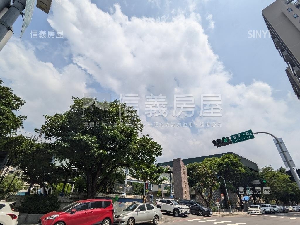 大帝城堡臨路別墅房屋室內格局與周邊環境