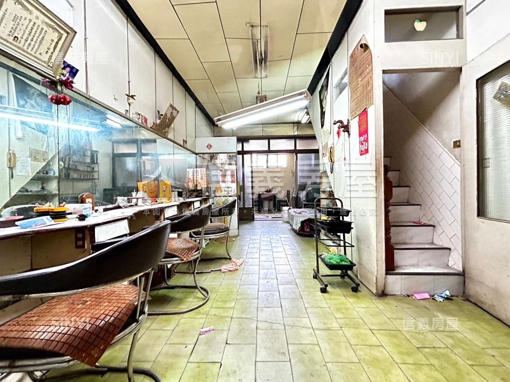 近新興市場安靜透天店面房屋室內格局與周邊環境