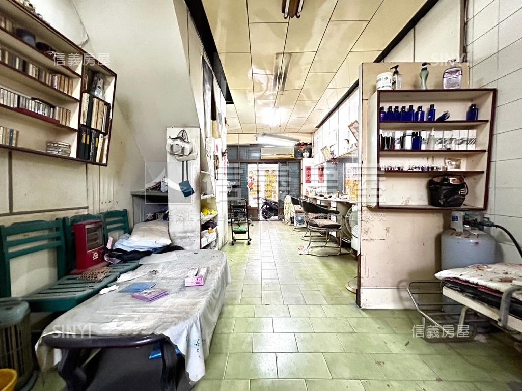近新興市場安靜透天店面房屋室內格局與周邊環境