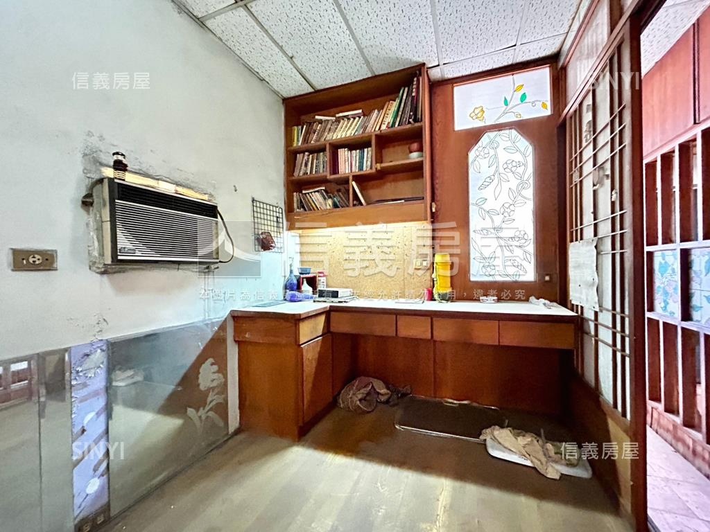 近新興市場安靜透天店面房屋室內格局與周邊環境