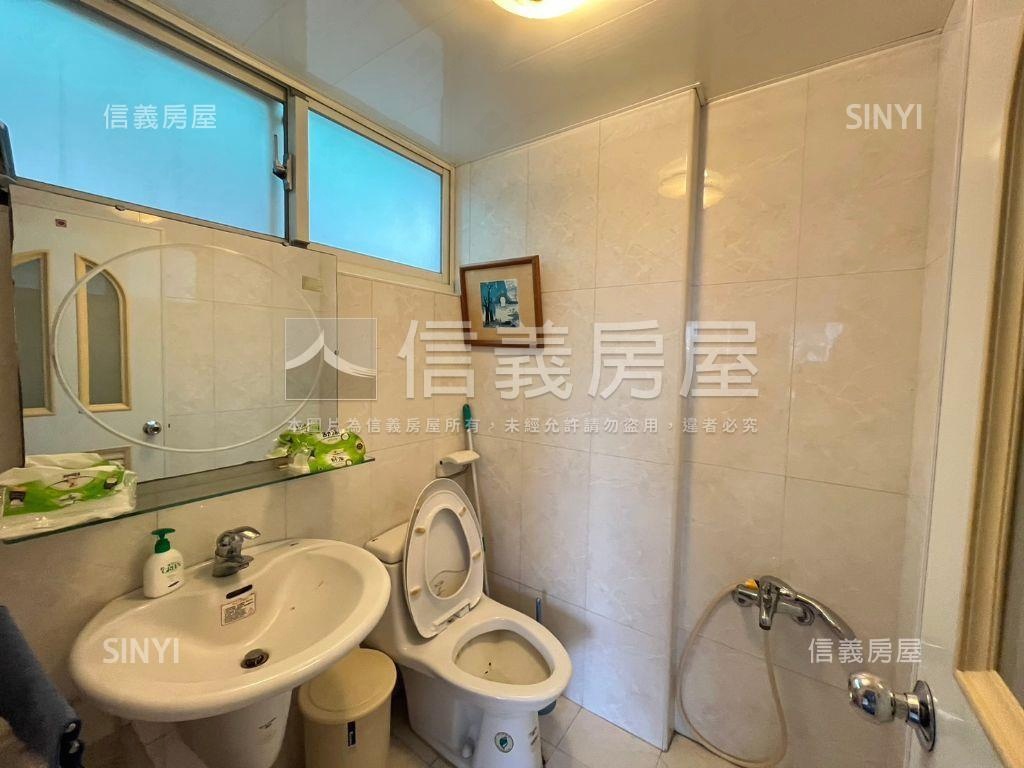 新生高樓頂加住辦房屋室內格局與周邊環境