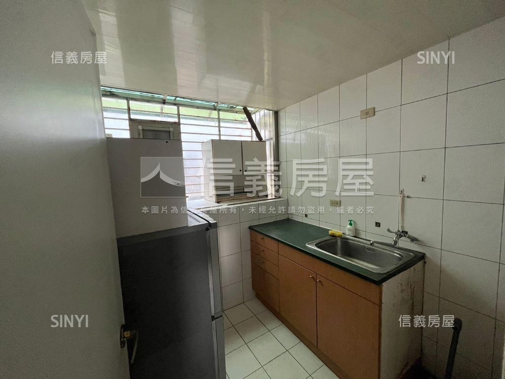 新生高樓頂加住辦房屋室內格局與周邊環境