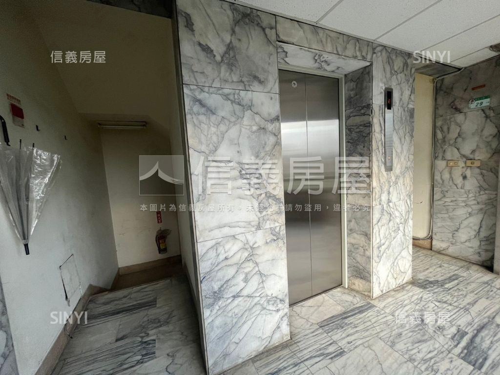 新生高樓頂加住辦房屋室內格局與周邊環境