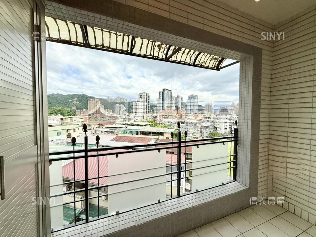 七張捷運綠意金典三房車位房屋室內格局與周邊環境