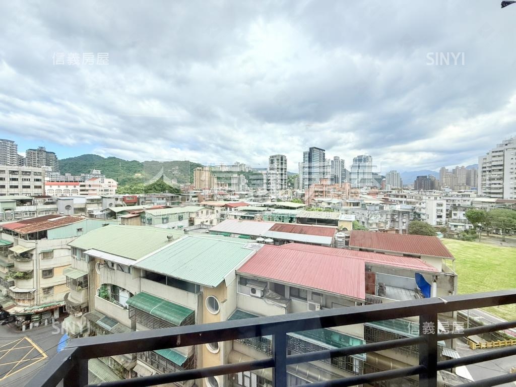 七張捷運綠意金典三房車位房屋室內格局與周邊環境