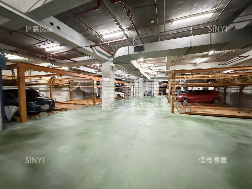 公園首排電梯三房車位房屋室內格局與周邊環境