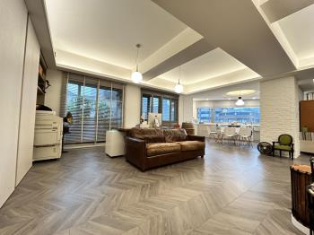 鋼骨捷運邊間美廈