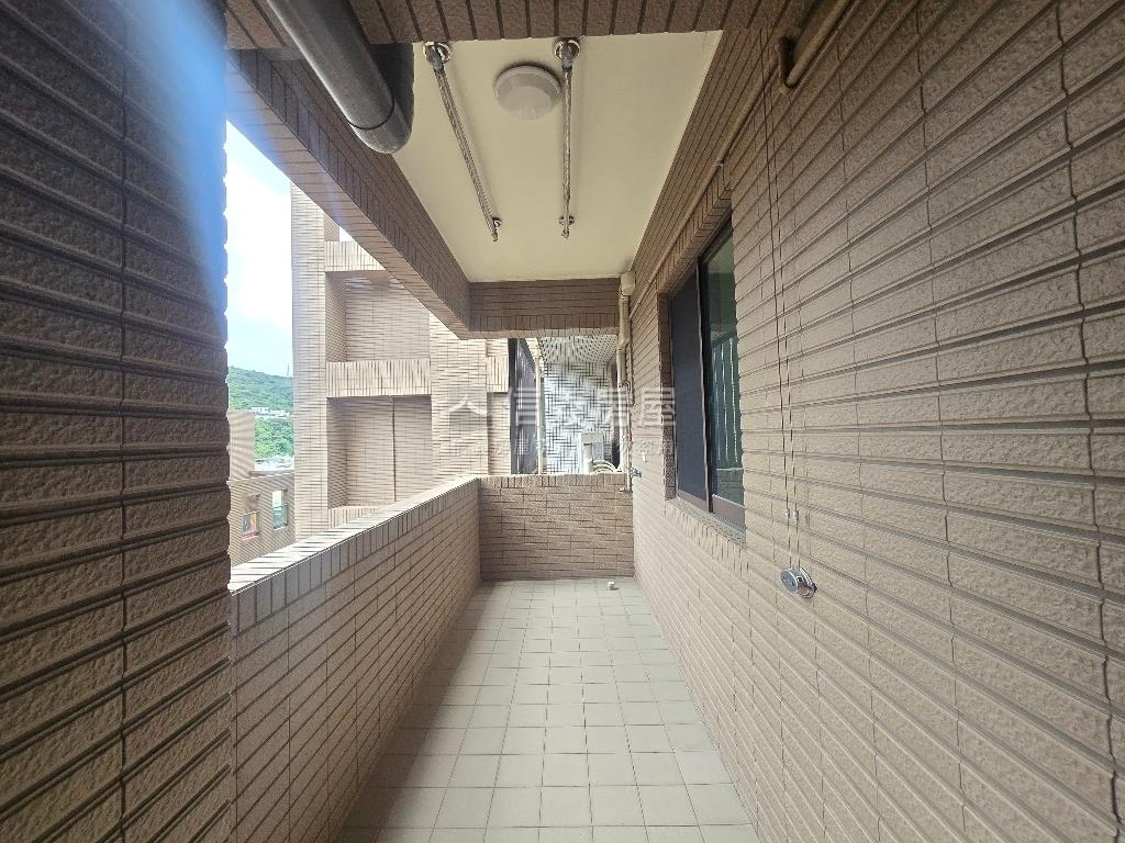 龍鳳一品霸氣四房車位房屋室內格局與周邊環境