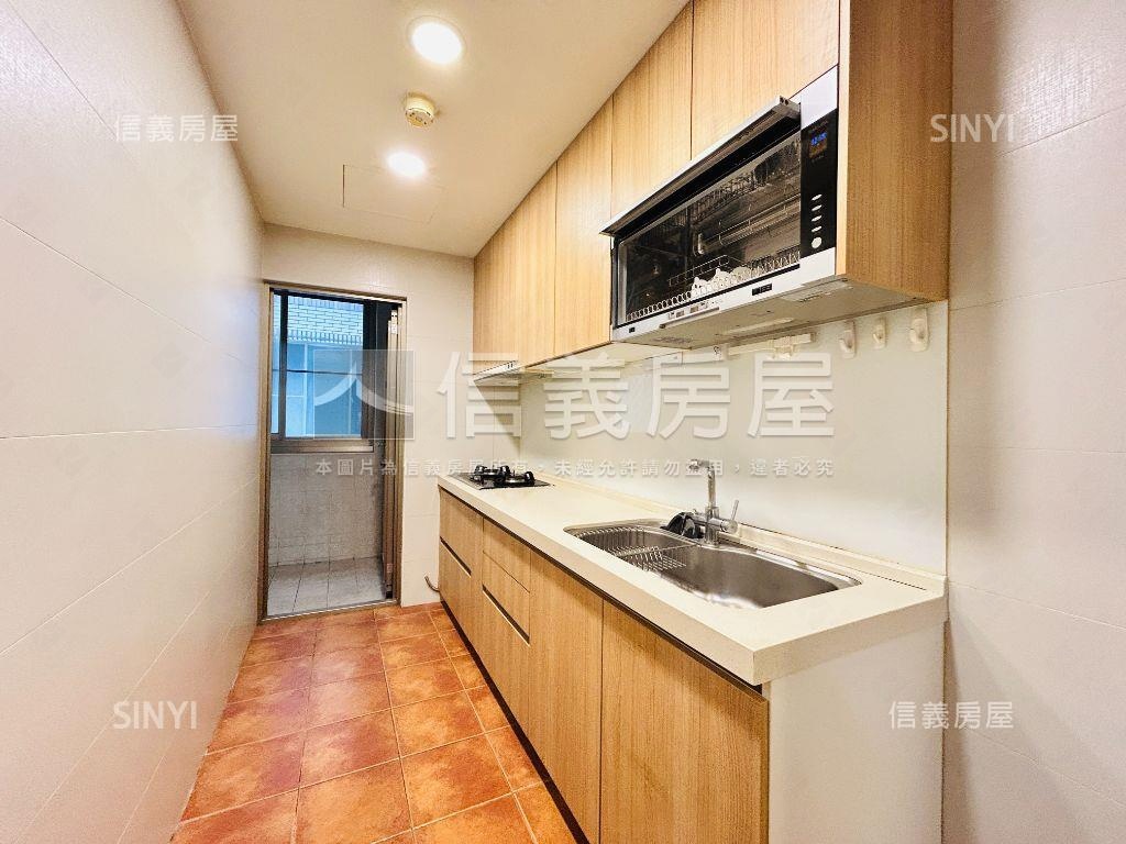 群英會高樓平面車位房屋室內格局與周邊環境