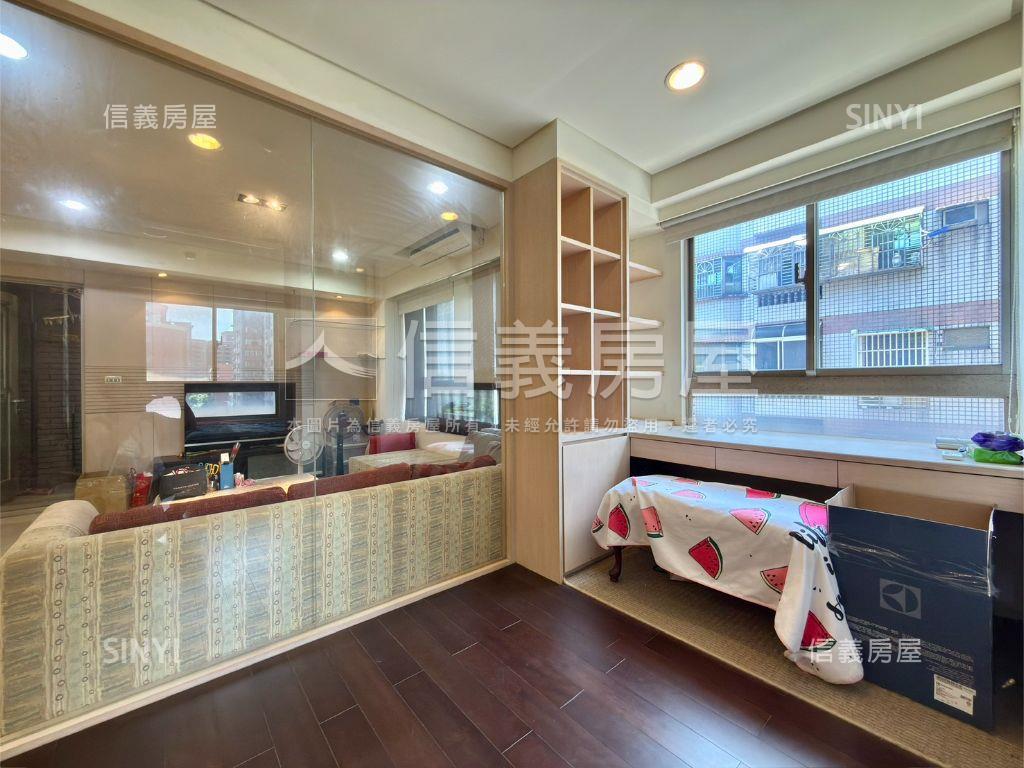 尊爵會館溫馨採光兩房房屋室內格局與周邊環境