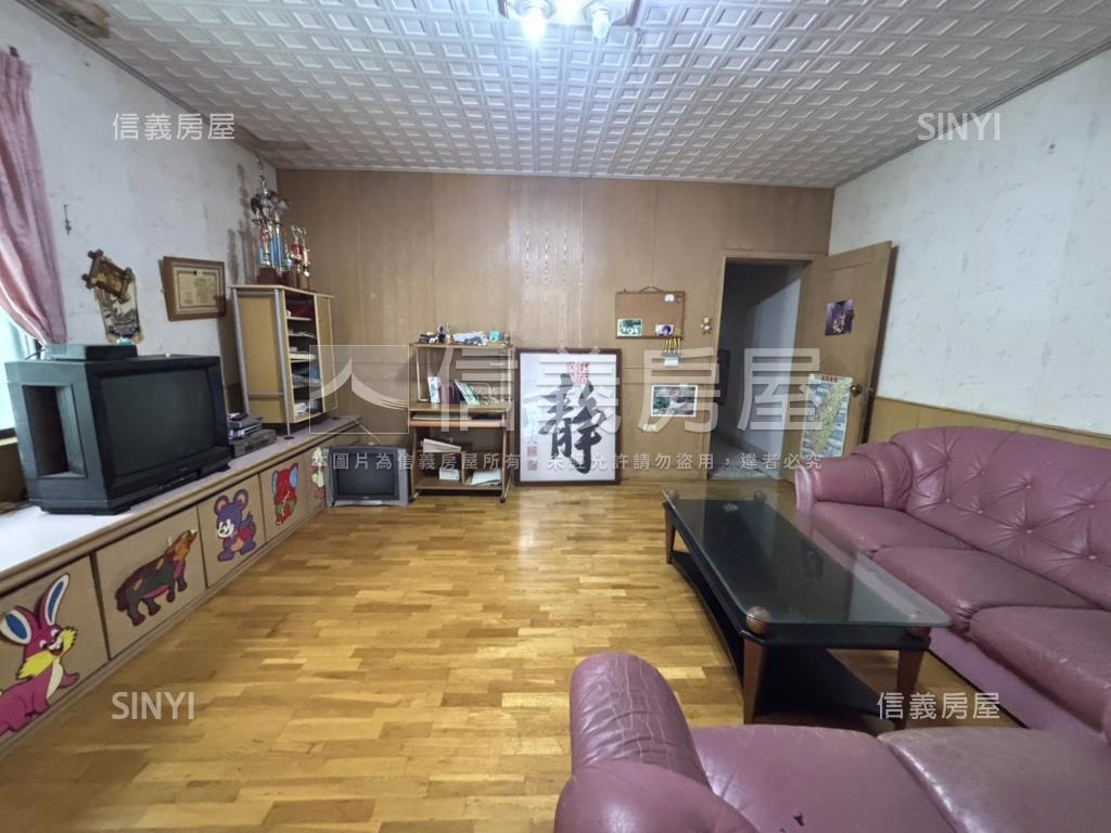 近美術館臨路邊間透店房屋室內格局與周邊環境